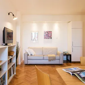 Joivy Homey 1-bed With View Near Citylife Appartamento